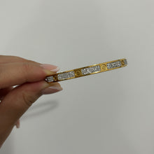 Load image into Gallery viewer, 6MM ‘SUGAR DIAMANTÉ’ 18K GOLD PLATED STAINLESS STEEL BANGLE BRACELET