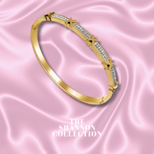 Load image into Gallery viewer, ‘KISS ME’ 18K GOLD PLATED STAINLESS STEEL BANGLE BRACELET