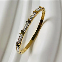 Load image into Gallery viewer, ‘KISS ME’ 18K GOLD PLATED STAINLESS STEEL BANGLE BRACELET