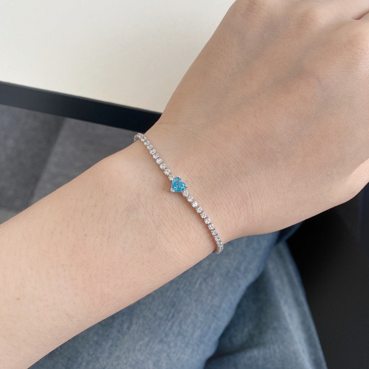 GG HEART AGED FINISH STERLING SILVER BLUE ENAMEL BRACELET