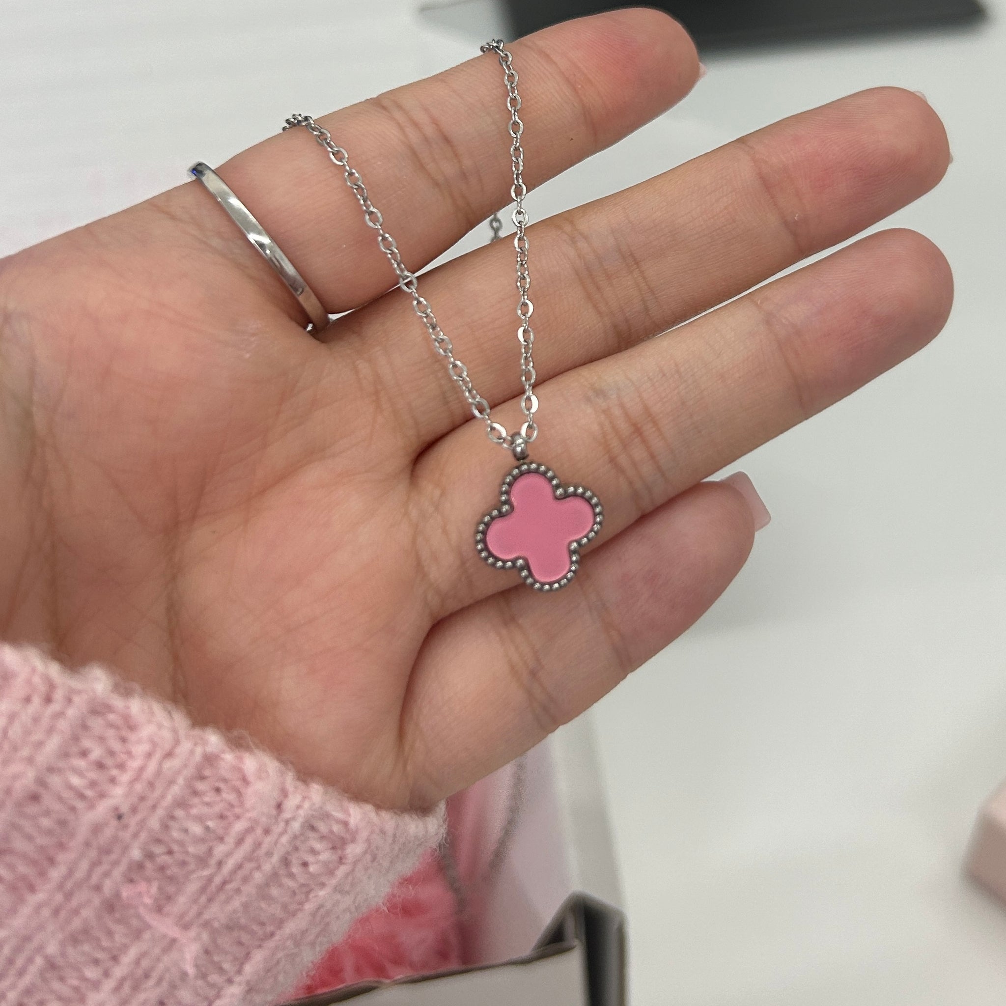 PINK 'SINGLE CLOVER' STAINLESS STEEL NECKLACE – The Shannon Collection