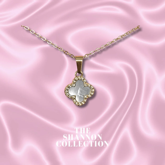 WHITE ‘CLOVER DREAMS' 18K GOLD PLATED STAINLESS STEEL NECKLACE