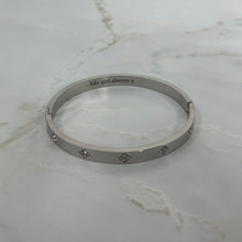 Load image into Gallery viewer, ‘MULTI DAINTY CLOVER’ STAINLESS STEEL BANGLE BRACELET
