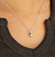Load image into Gallery viewer, ‘MINI DROPLET&#39; STAINLESS STEEL NECKLACE
