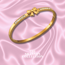 Load image into Gallery viewer, 'LITTLE BOW’ 18K GOLD PLATED STAINLESS STEEL BANGLE
