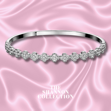 Load image into Gallery viewer, ‘BLOSSOM CHAIN’ STAINLESS STEEL BANGLE BRACELET
