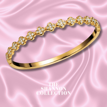 Load image into Gallery viewer, ‘BLOSSOM CHAIN’ 18K GOLD PLATED STAINLESS STEEL BANGLE BRACELET
