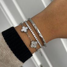 Load image into Gallery viewer, ‘DIAMANTÉ LUXURY CLOVER’ STAINLESS STEEL BRACELET
