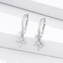 Load image into Gallery viewer, ‘DAINTY CLOVER’ STERLING SILVER EARRINGS
